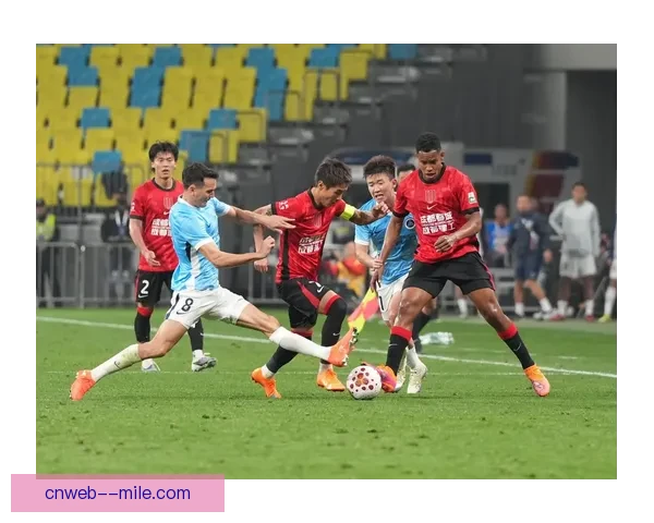 中超首轮爆冷 成都蓉城主场五球狂胜深圳新鹏城震撼开局