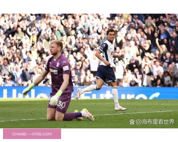 拉姆斯代尔转会加盟南安普顿意图加强球队防守实力助力新赛季冲击