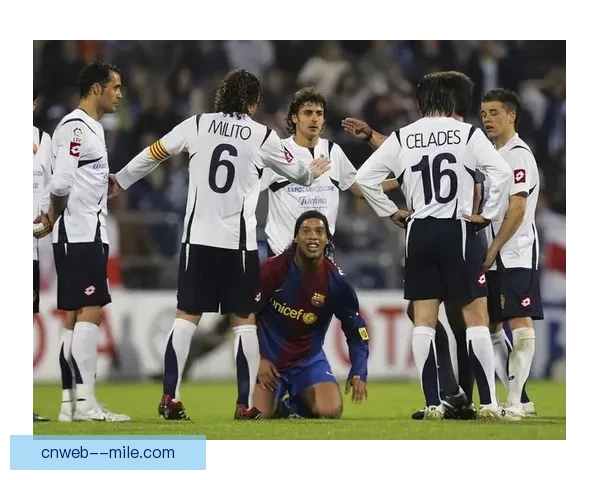 瓦伦西亚保级之路坎坷曲折球队艰难突围险中求生